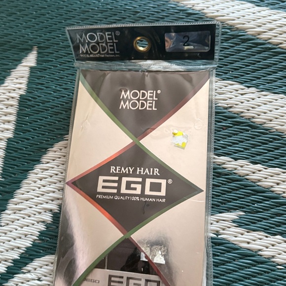 Model Model Dreamweaver Ego II Virgin Remy Hair Weave - 16 inches- Brown (2) - Picture 2 of 3